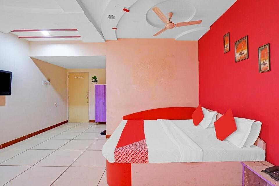 Hotel Velvet Rajkot Esterno foto