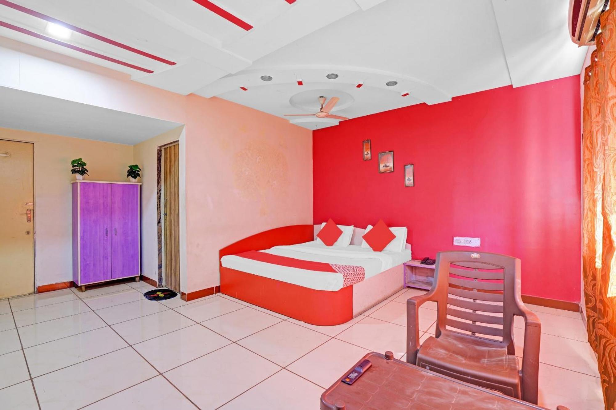 Hotel Velvet Rajkot Esterno foto