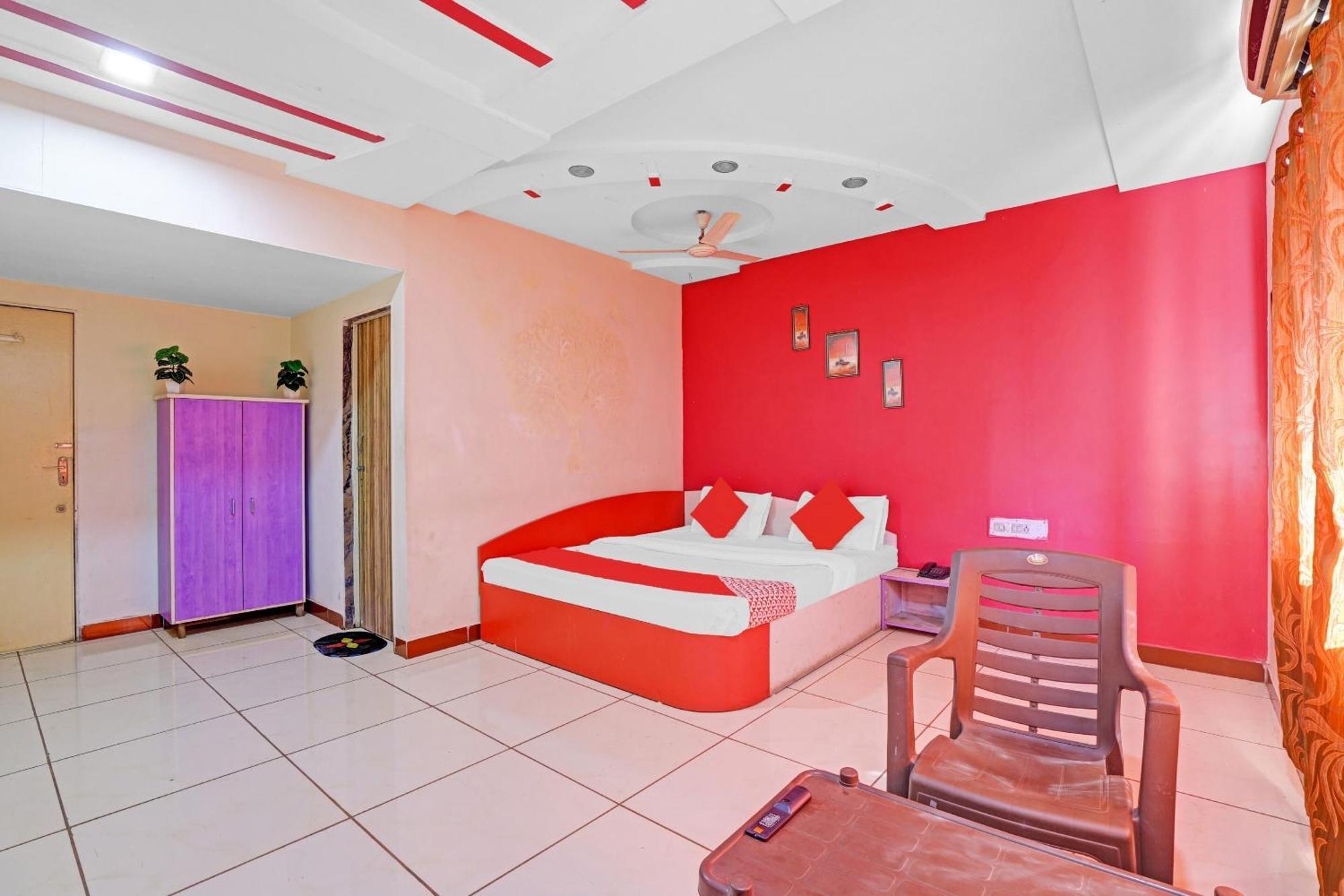 Hotel Velvet Rajkot Esterno foto