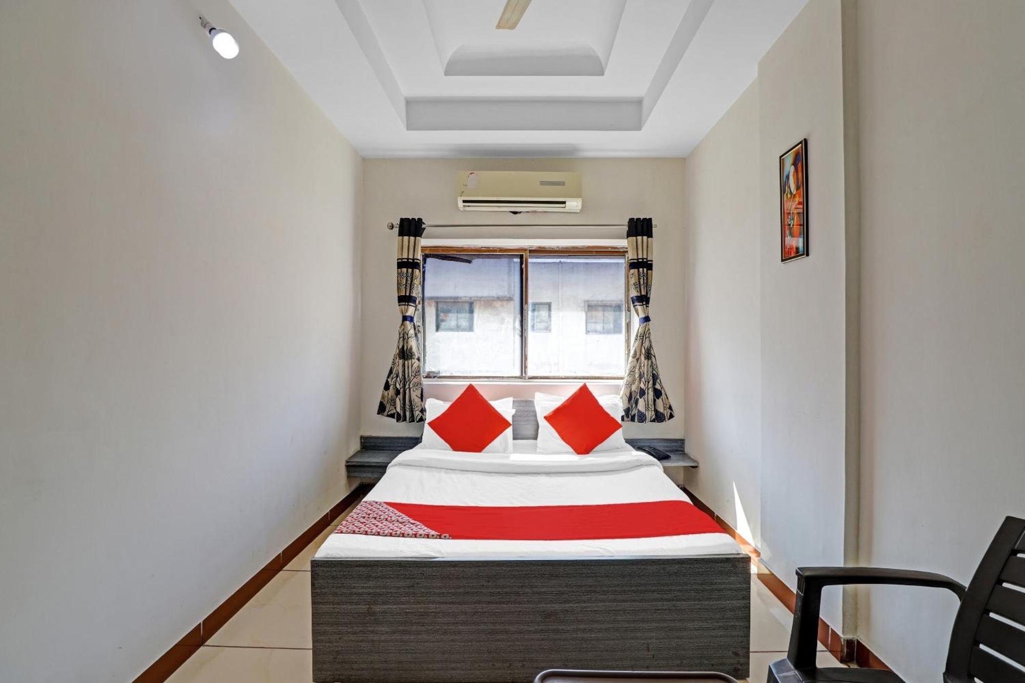 Hotel Velvet Rajkot Esterno foto